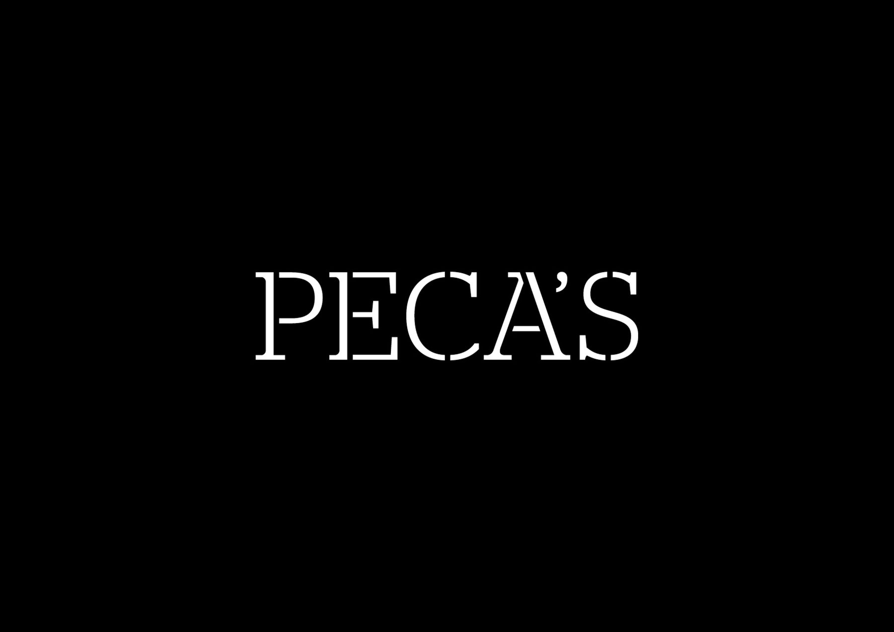 Restyling marca tiendas de calzado PECAS y su aplicación en negativo incluida en el manual de identidad corporativa