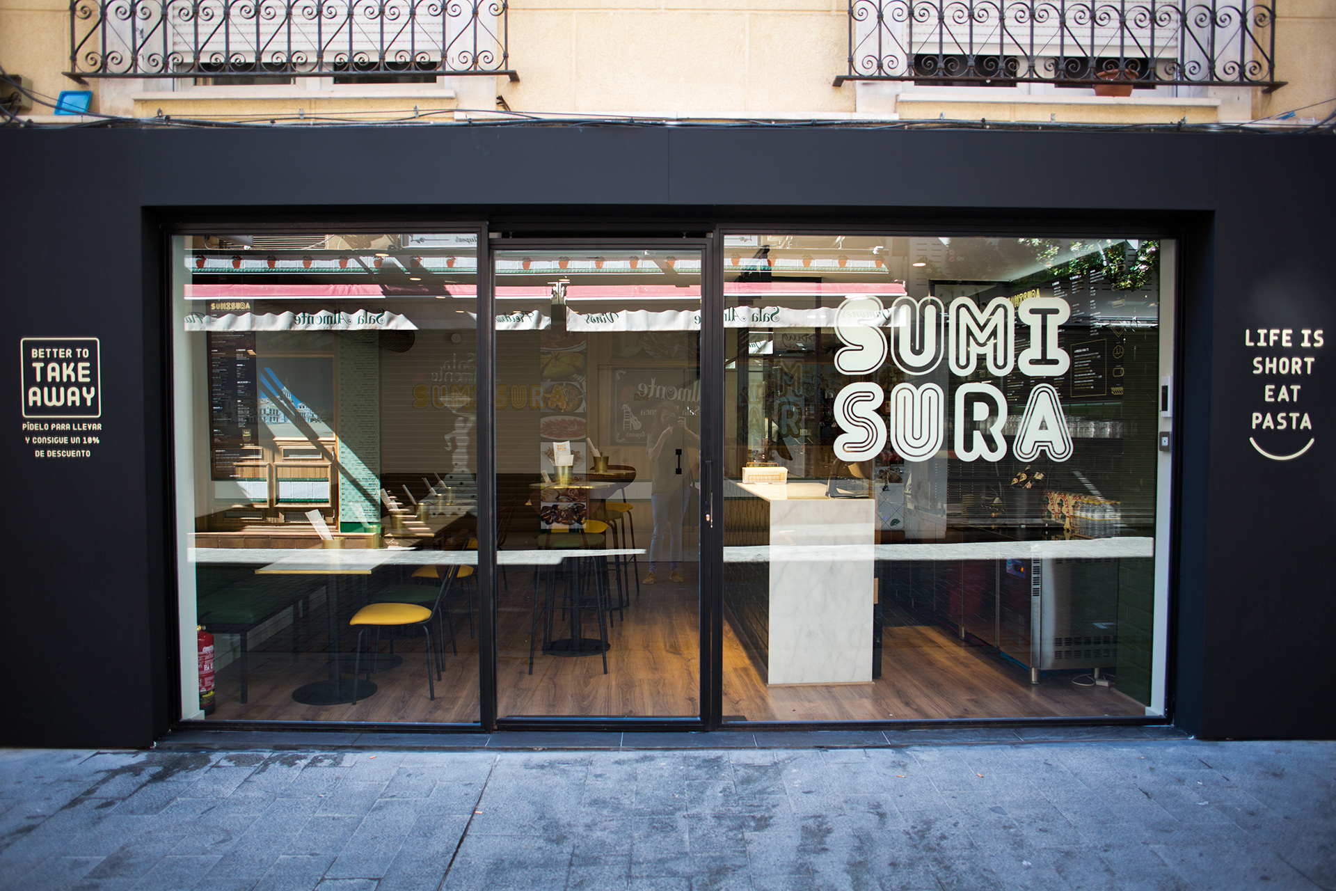 Diseño de identidad corporativa para un nuevo restaurante italiano que abre sus puertas en Alicante: un fast food con un concepto saludable y en el que se sirve pasta fresca recién hecha.
